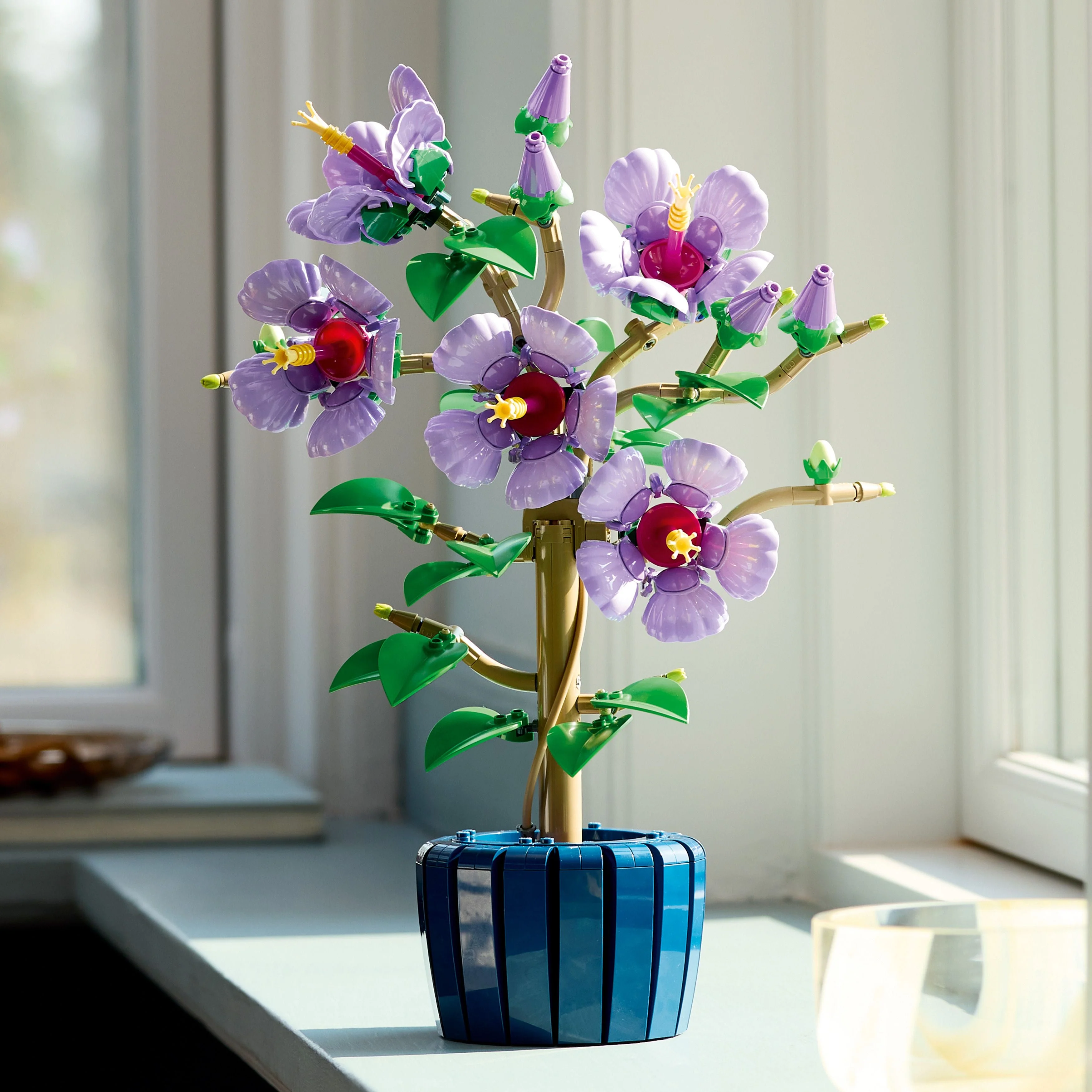 LEGO Botanicals: Hibiscus (10372) - Image 5