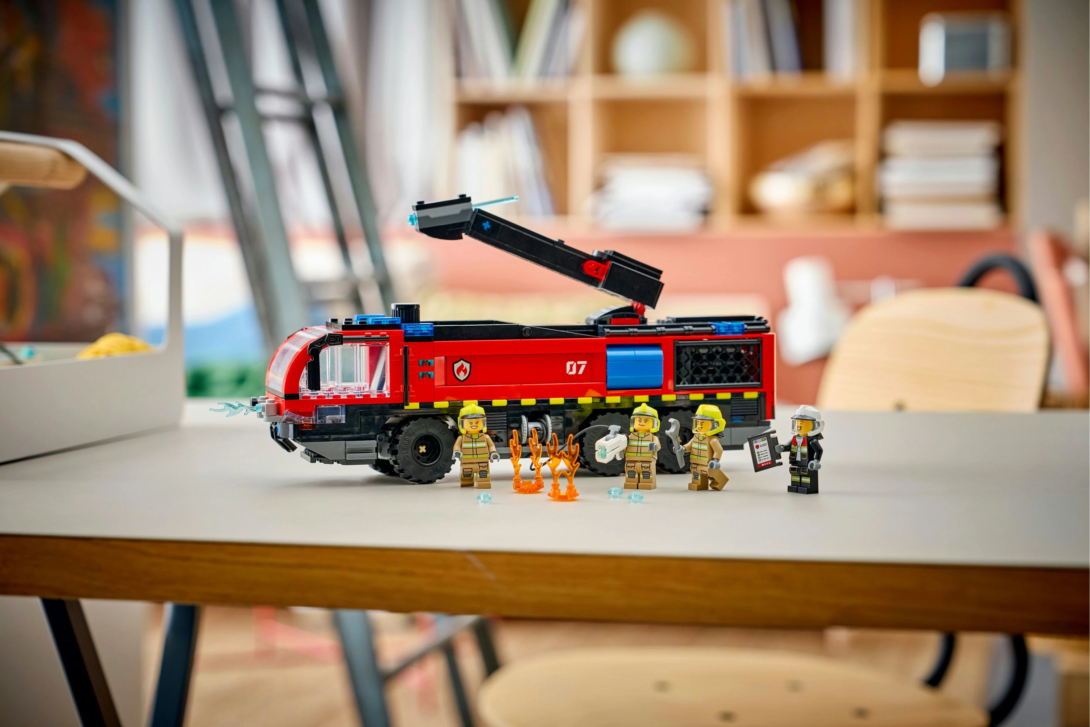 LEGO City: Airport Fire Engine (60499) - Image 6