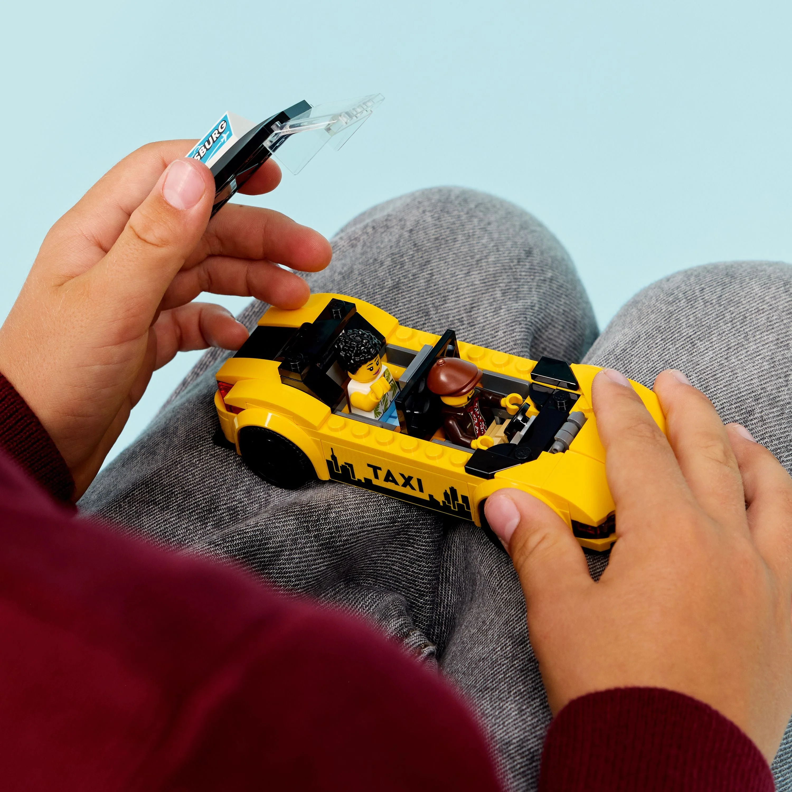 LEGO City: Yellow Taxi (60487) - Image 5
