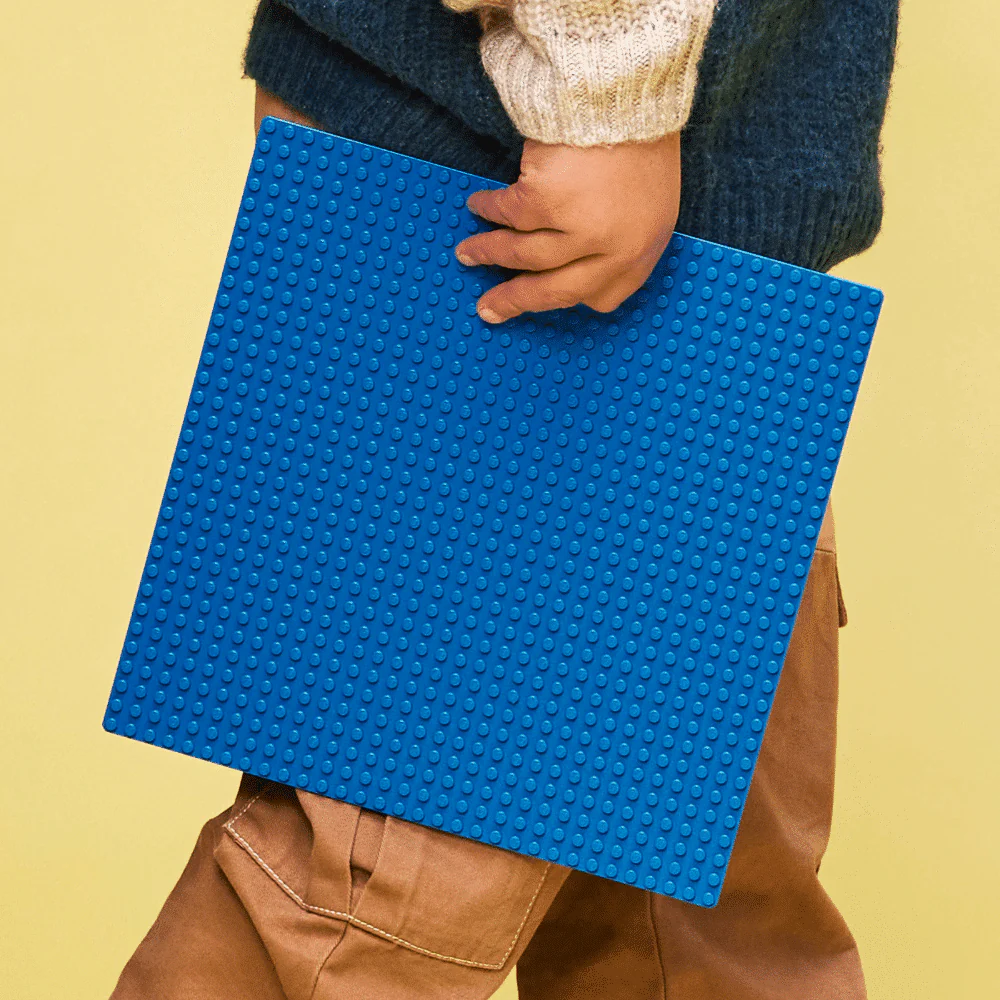 LEGO Classic: Blue Baseplate (11025) - Image 3