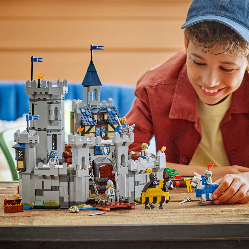 LEGO Creator: 3-in-1 Medieval Horse Knight Castle (31168) - Image 4
