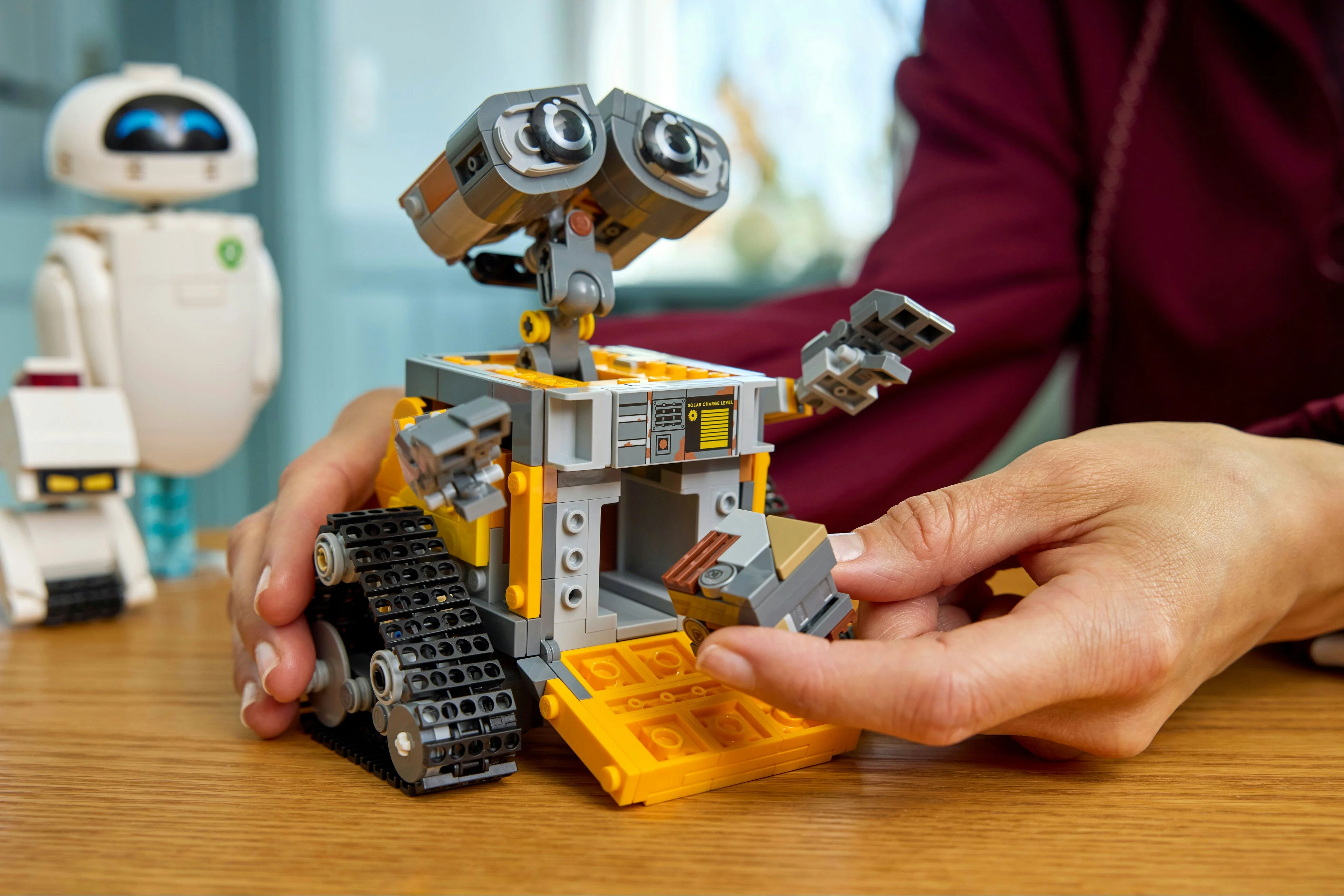 LEGO Disney and Pixar: WALL-E and EVE (43279) - Image 10