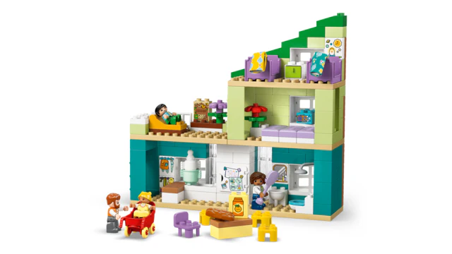 LEGO DUPLO: Town 3 in 1 Modern Family House with Figures (10470) - Image 6