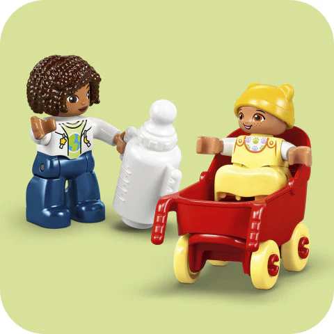 LEGO DUPLO: Town 3 in 1 Modern Family House with Figures (10470) - Image 7