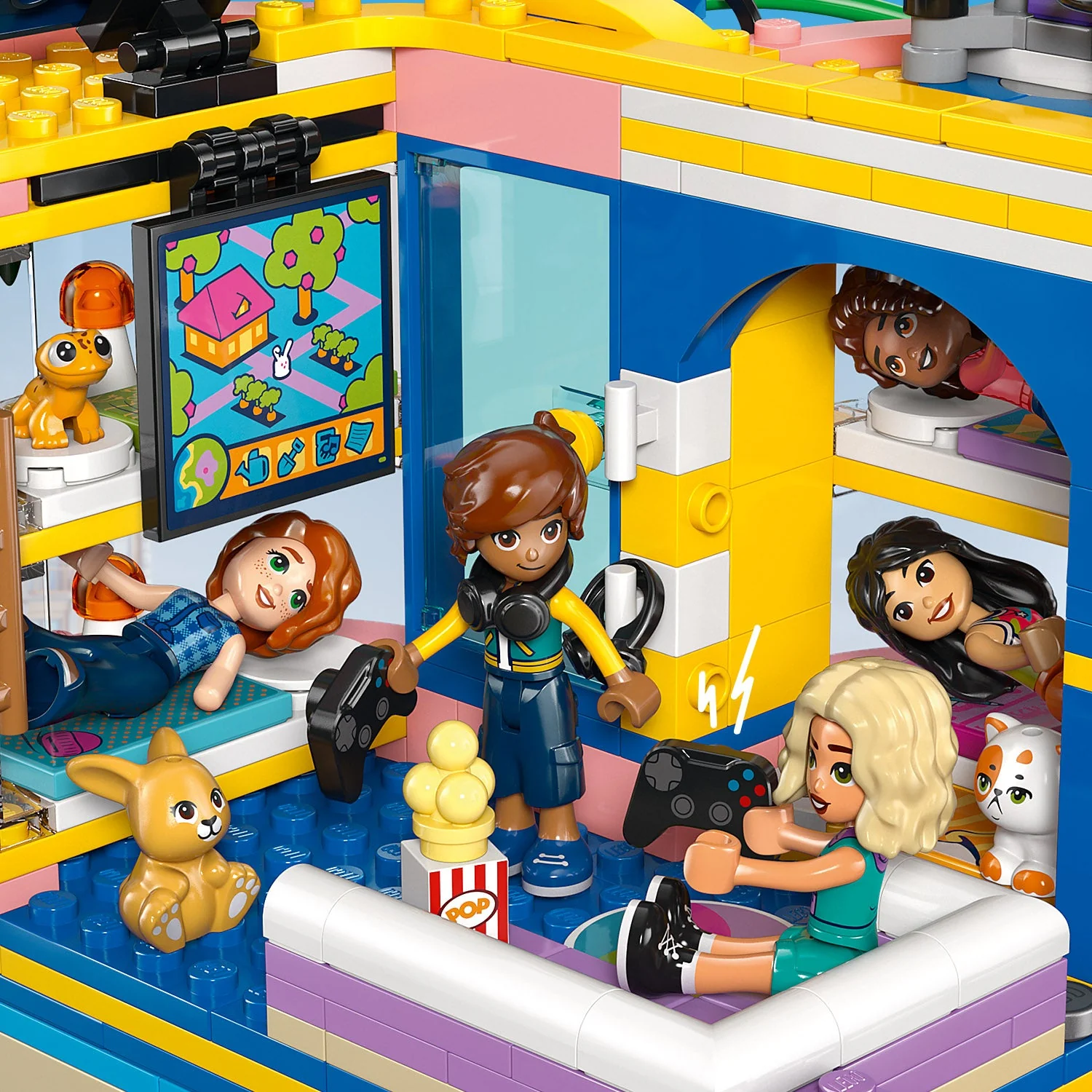 LEGO Friends: Heartlake City Friends Club House (42689) - Image 11