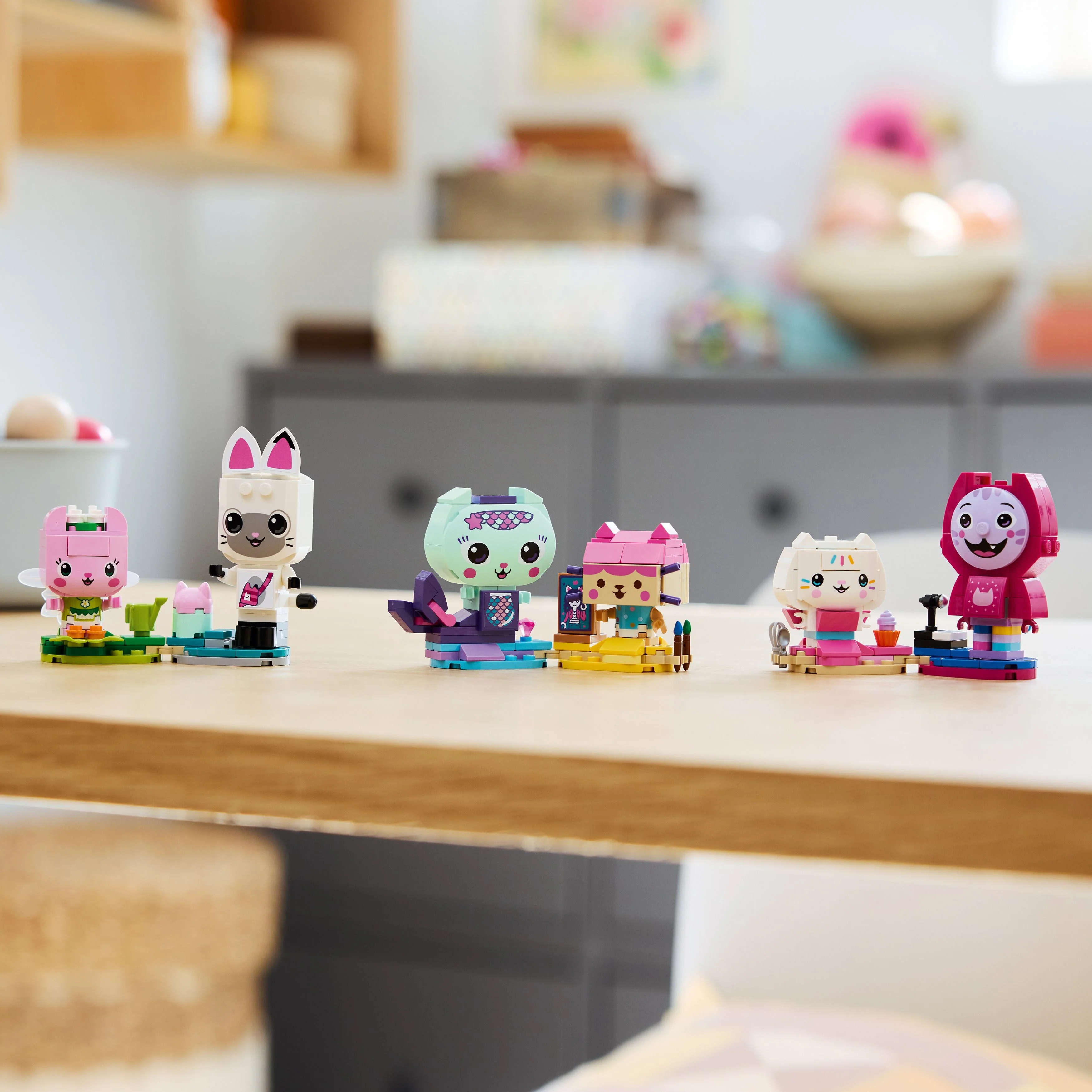 LEGO Gabbys Dollhouse: Gabbys Brick-Built Cat Friends (11215) - Image 9