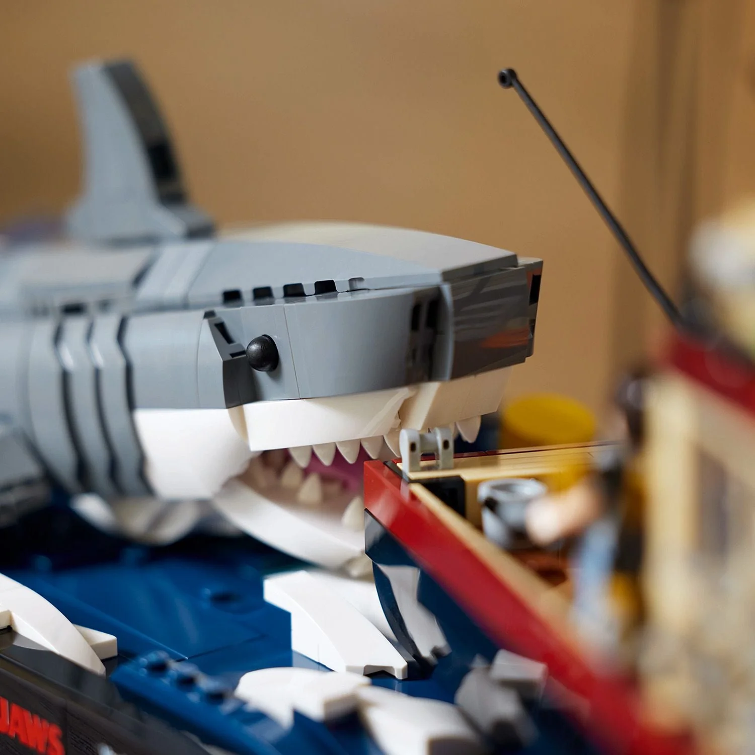 LEGO Ideas: Jaws (21350) - Image 10