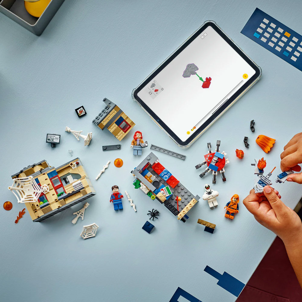 LEGO Super Mario: Mario Kart Interactive LEGO Mario and Standard Kart (72043) - Image 5