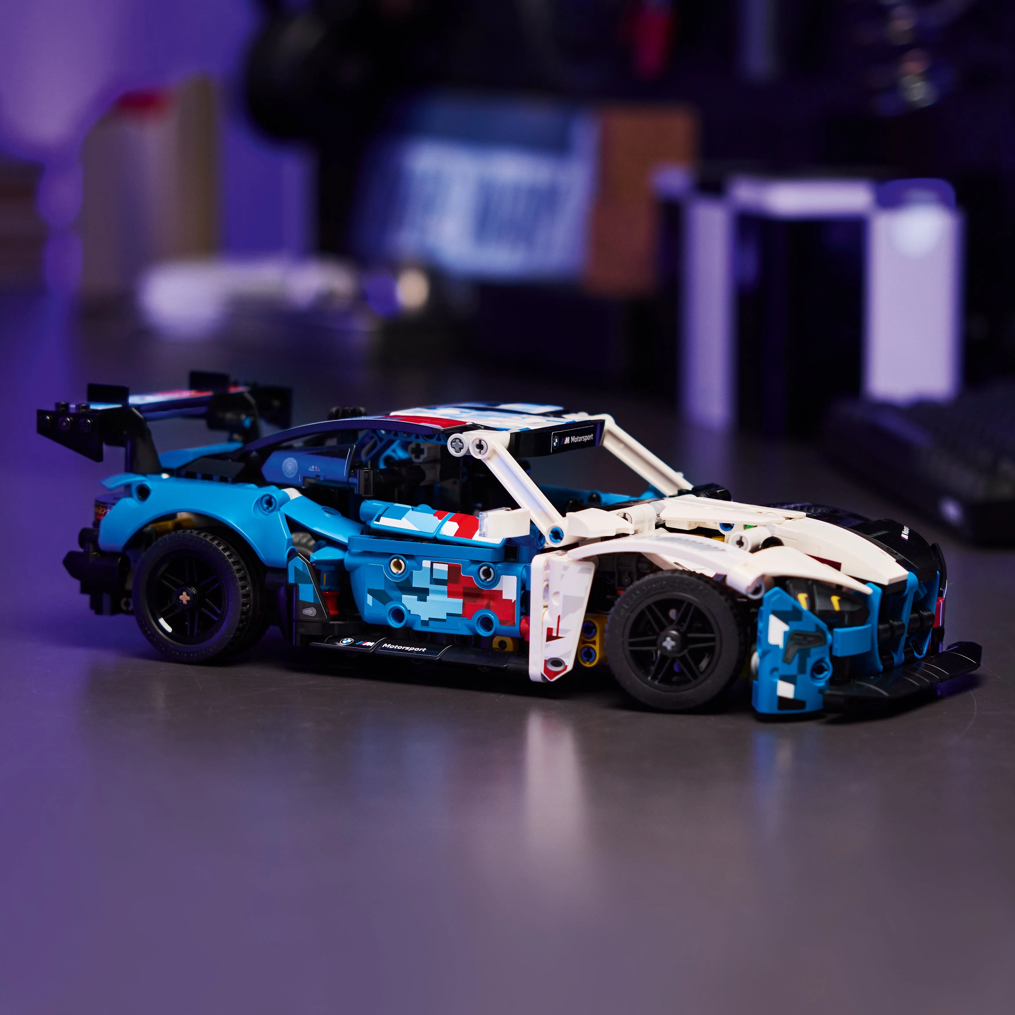 LEGO Technic: BMW M4 GT3 EVO Race Car (42226) - Image 7