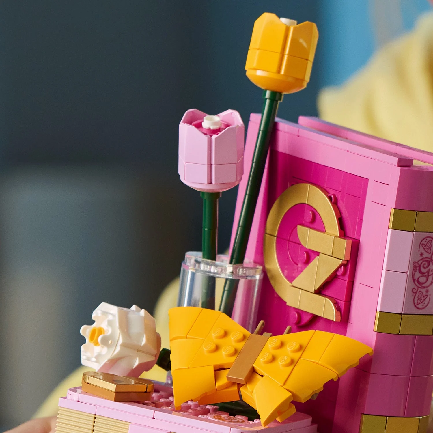 LEGO Wicked: Glinda & Elphaba Bookends (75691) - Image 11