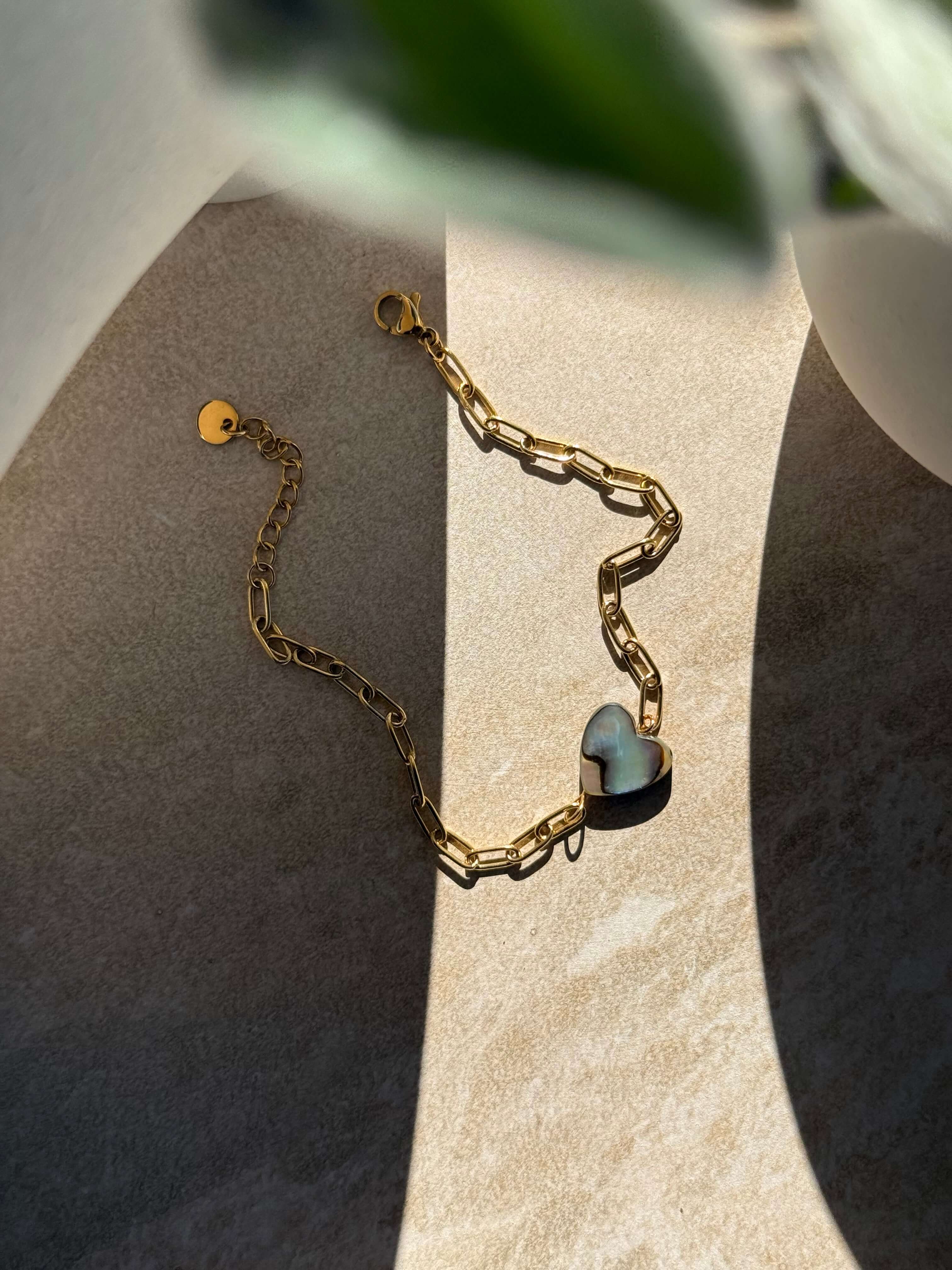 Pāua Gold Heart Bracelet - Image 3