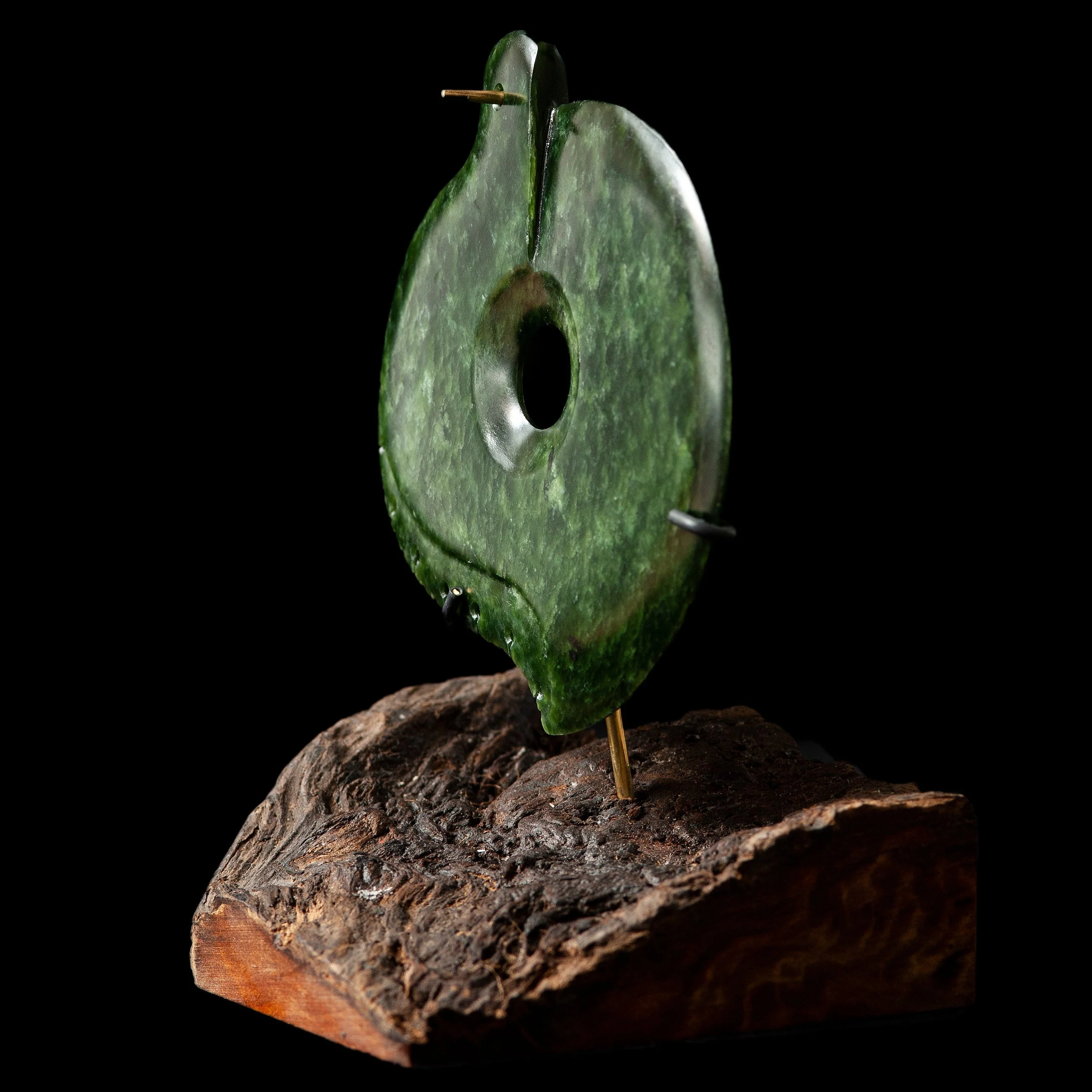 Pounamu disc Form sculpture by Alex Sands - Image 2
