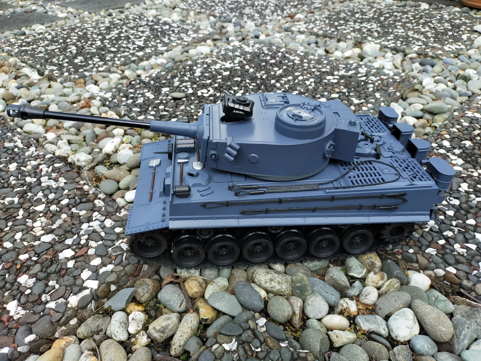 Remote Control Tank 1:18 2.4G Germany Tiger Battle Tank - Image 3